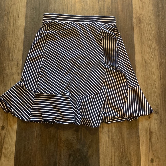 Talbots ruffle bottom skirt. Worn once . Excellent‎ condition - Picture 1 of 4